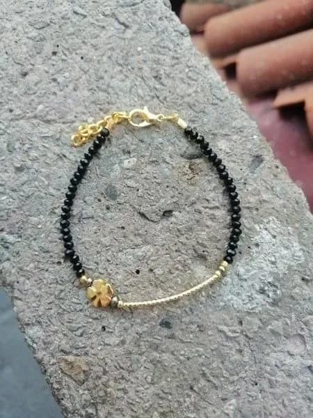 Siyah Boncuk Altın Aksamlı Bileklik 1