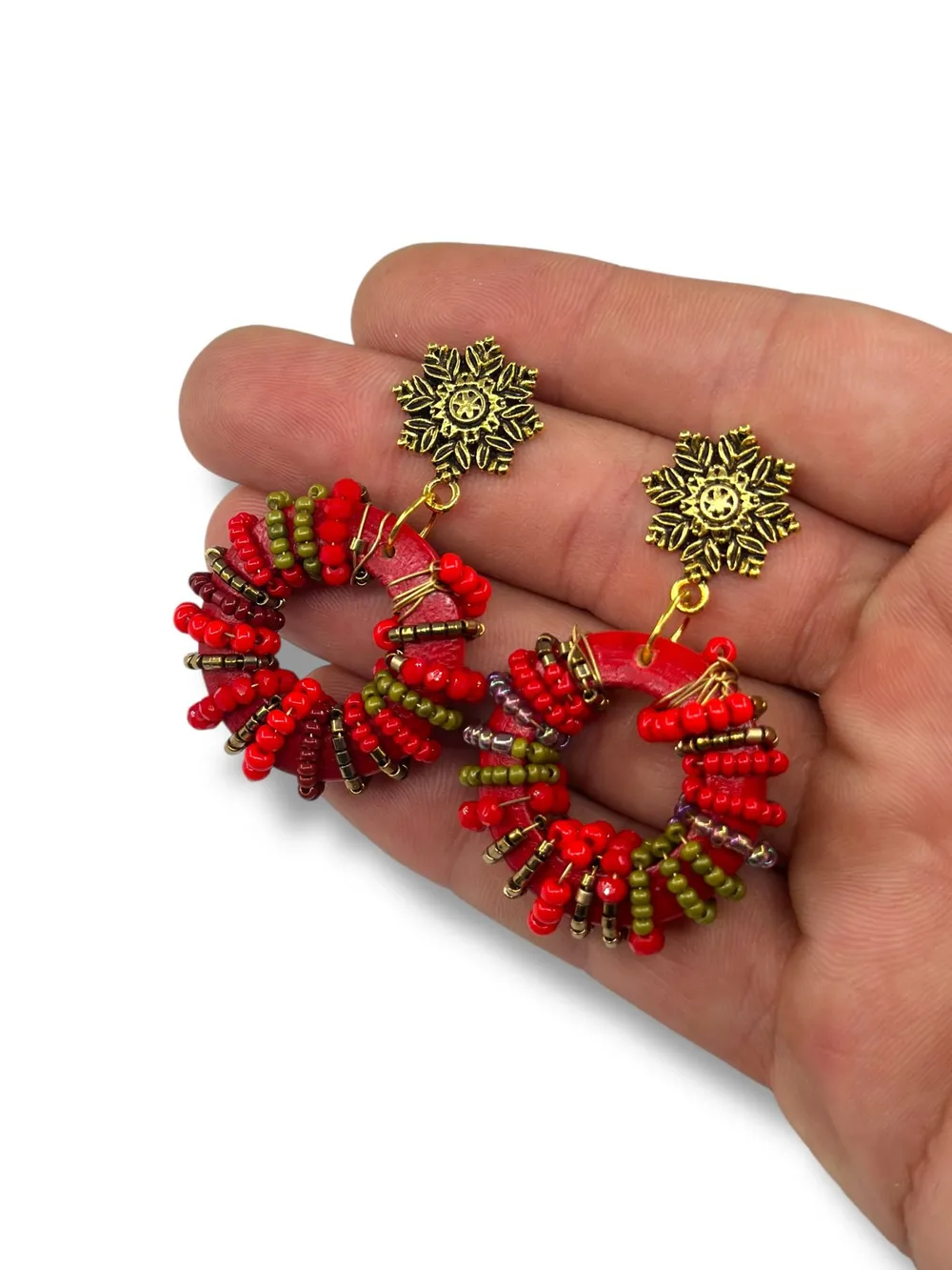 Etnik Kırmızı Boncuk Sallantılı Küpe 1