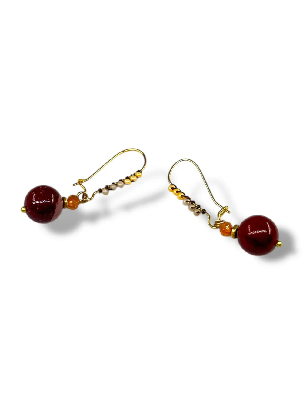 Bordo Kırmızı Cam Sallantılı Küpe 1