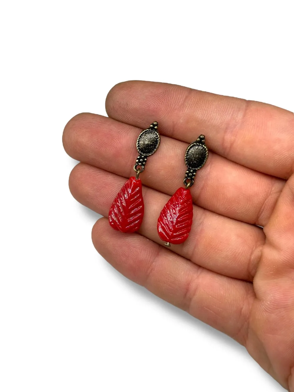 Kırmızı Yaprak Antik Metal Küpe 1