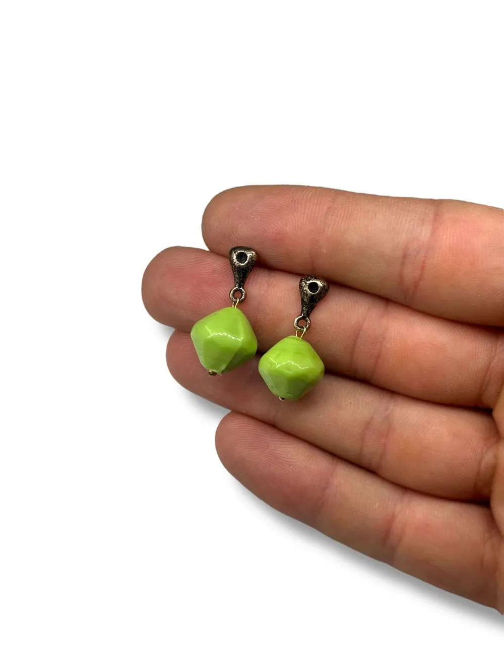 Neon Lime Cam Boncuk Küpe 1