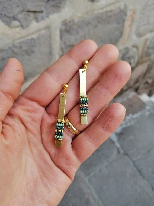 Etnik Metal Beyaz Boncuk Küpe 1