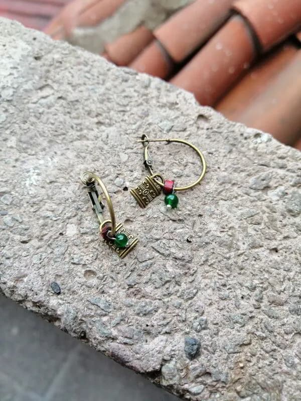 Yeşil Cam Boncuk Sallantılı Küpe Çifti 1