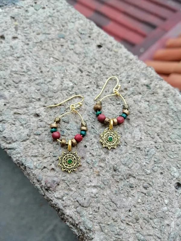 Etnik Siyah Kırmızı Charm Küpe 1