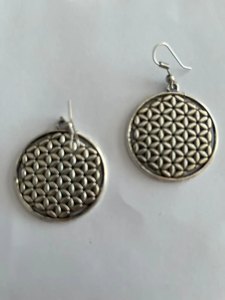 Geometrik Yaşam Çiçeği Metal Küpe 1