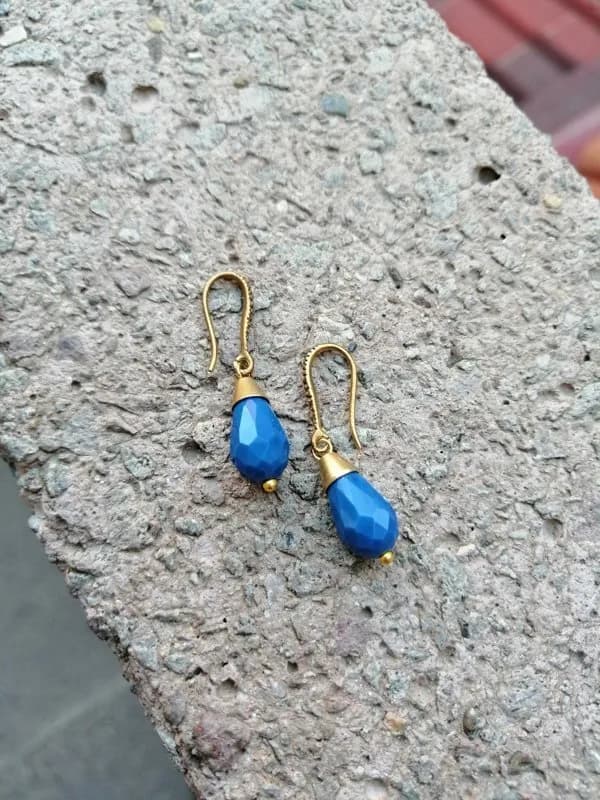 Klasik Mavi Taş Sallantılı Küpe 1