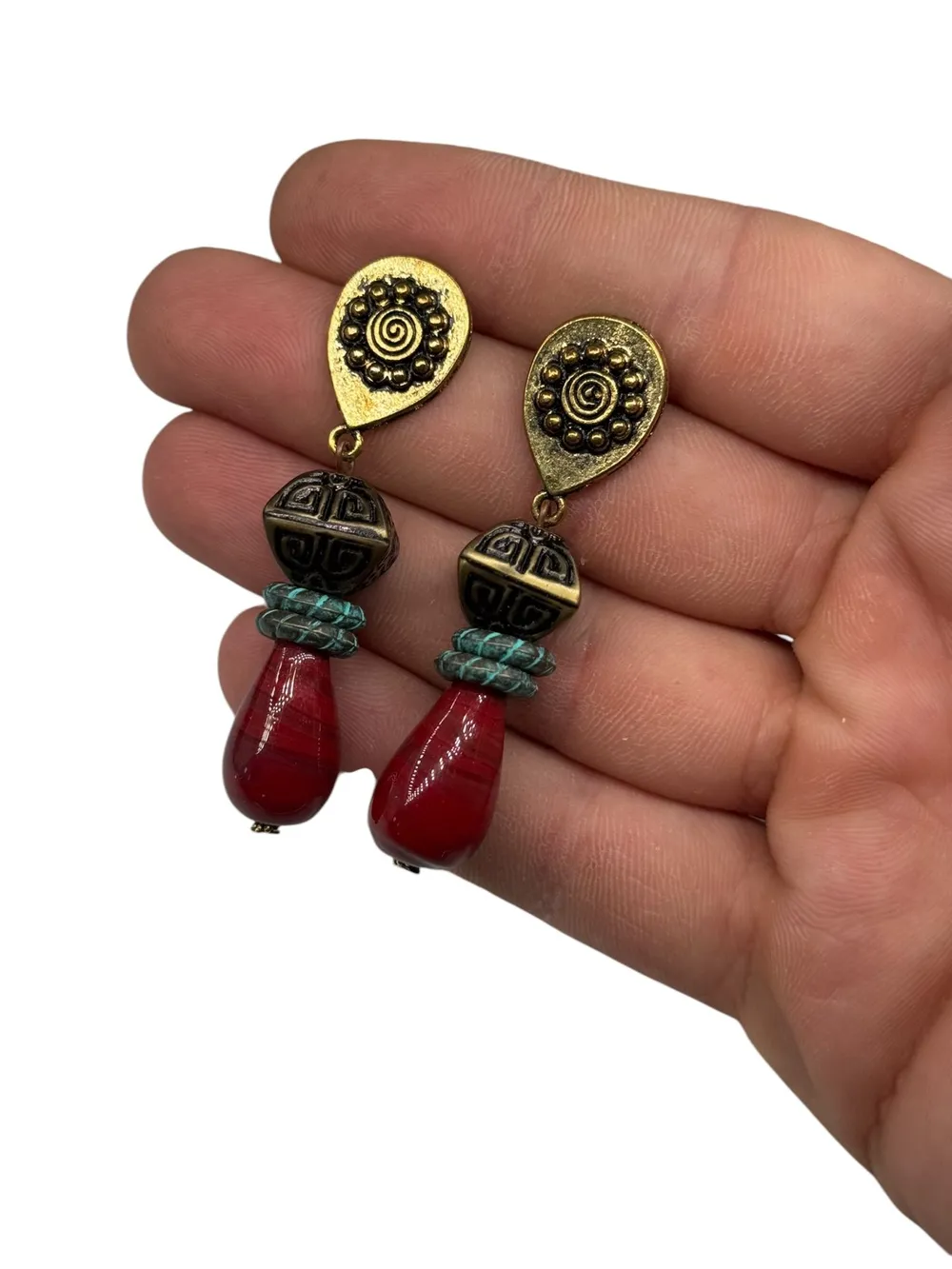 Vintage Metal Taş Sallantılı Küpe 1